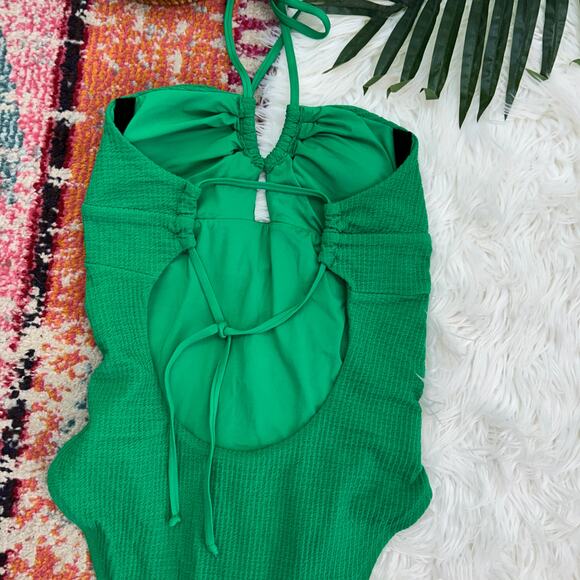 BECCA Green Halter Textured Padded Cut Out Tie Back One Piece Swimsuit Medium - Picture 5 of 6